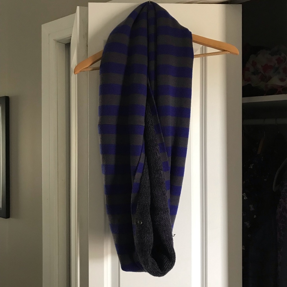 Lululemon Knit Infinity Scarf